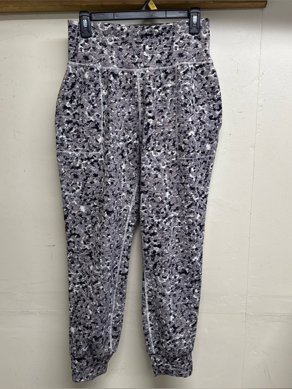 Athleta Salutation Textured Jogger Pants Size Medium